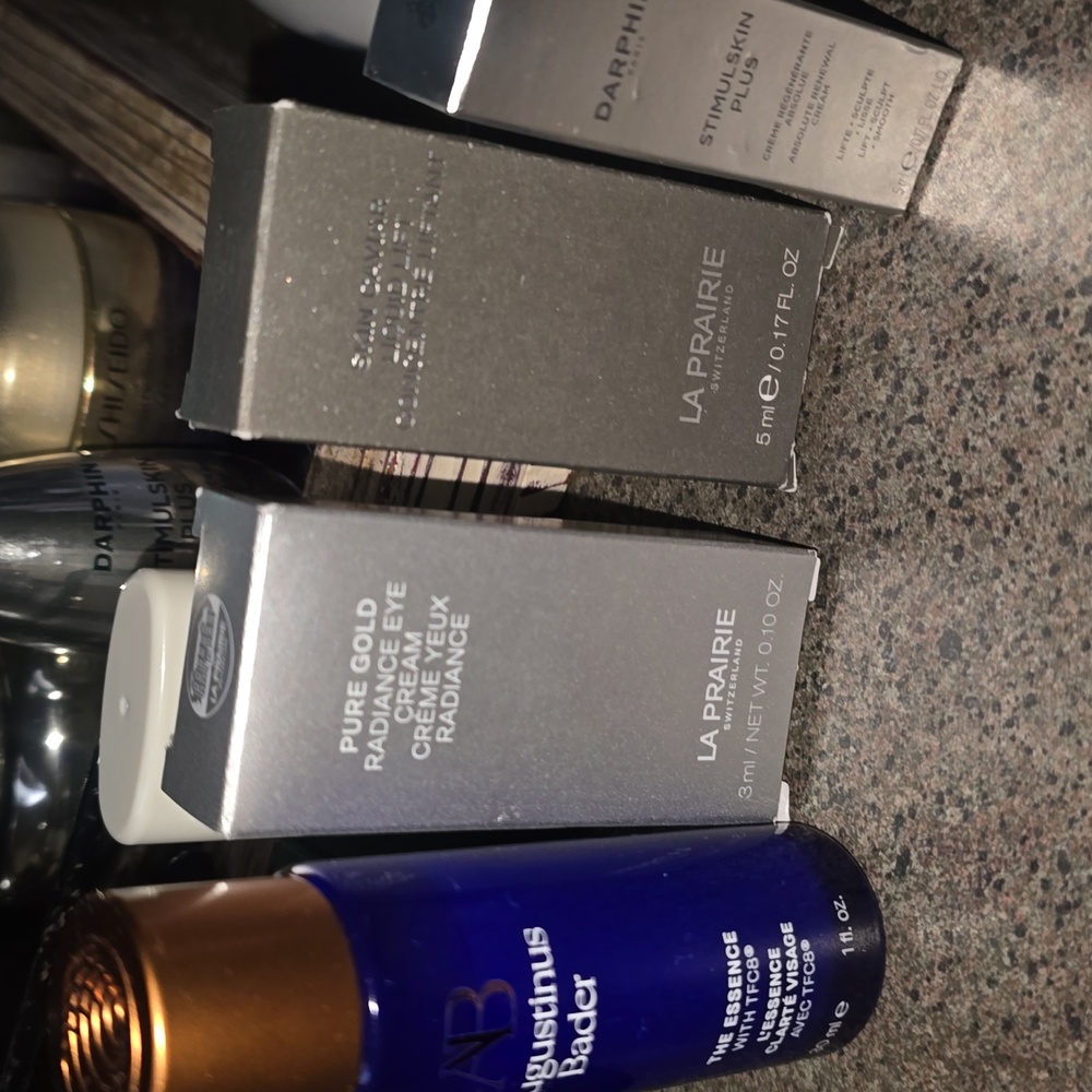 ♡BRAND NEW ♡ Lux Skincare Worth Over $450!! Also Comes With High End Freebies!! - Picture 3 of 8